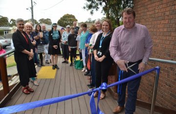 Cr Nelson cuts ribbon on refurbished Highton Library